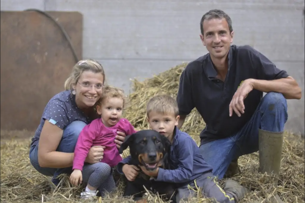 Famille De Dobbeleer - La Vache à Table - Court-Saint-Etienne